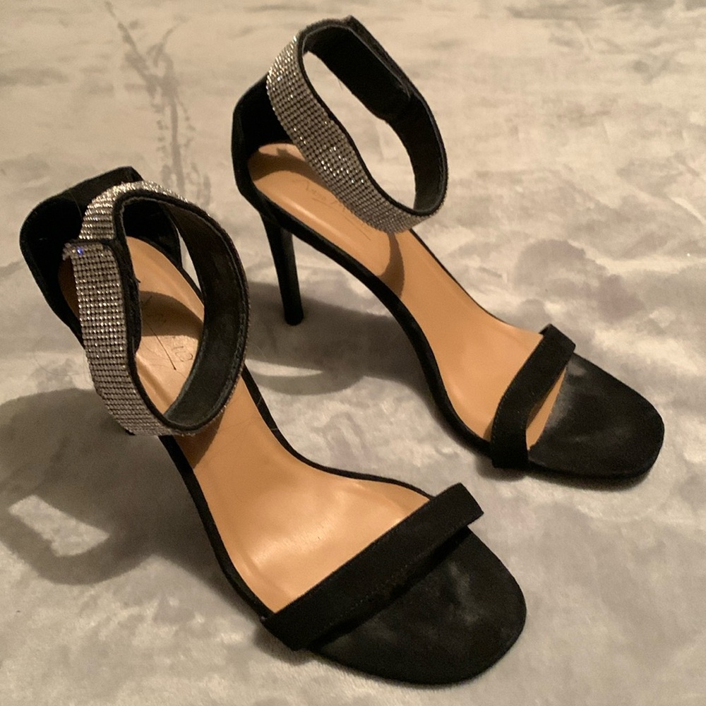 Black stiletto heals